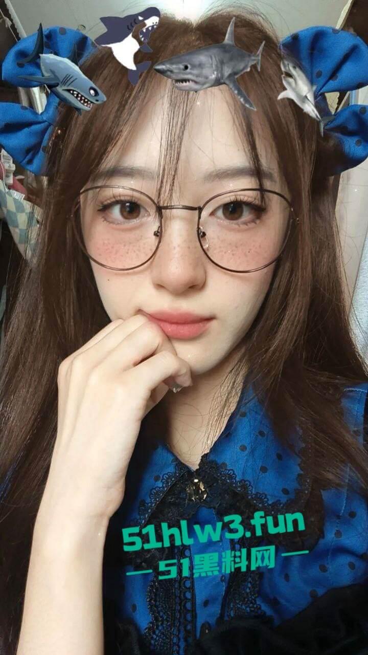 抖音颜值女神【灌饱饱】绝美颜值御姐尤物，身材修长细腰大奶修长美腿性感撩人多部自拍合集流出。-5