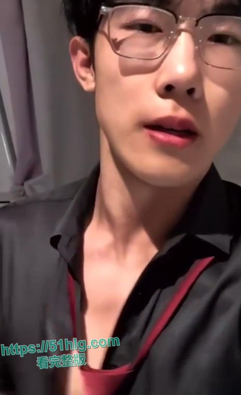 【辽宁】抖音人气网红【友哥】墨镜撸管视频外流 腹肌身材超吸睛 镜头前骚气实足，大屌让众多富婆疯狂-1