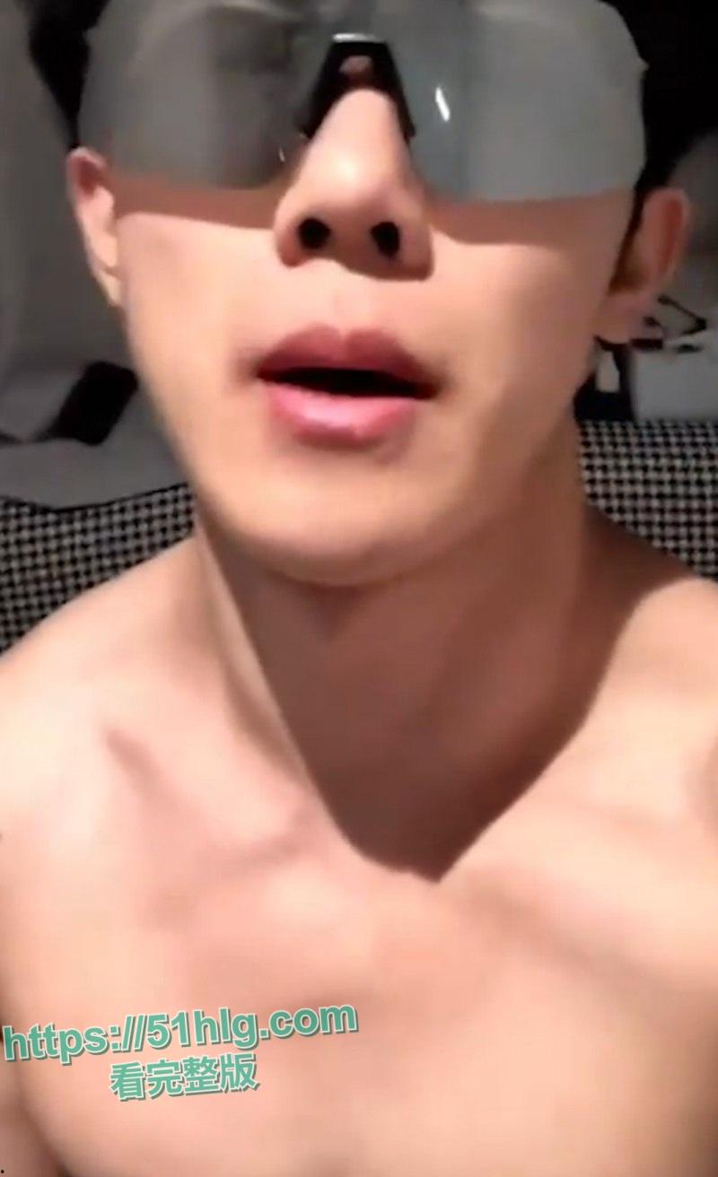 【辽宁】抖音人气网红【友哥】墨镜撸管视频外流 腹肌身材超吸睛 镜头前骚气实足，大屌让众多富婆疯狂-2