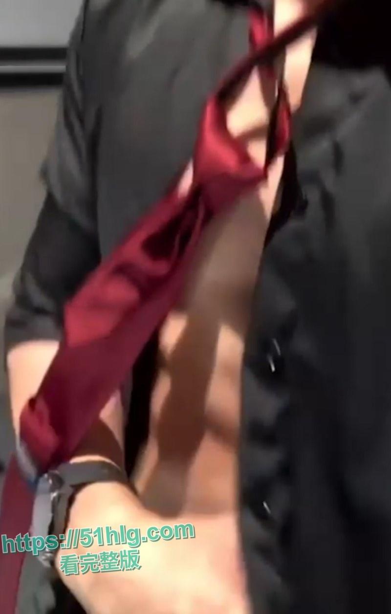 【辽宁】抖音人气网红【友哥】墨镜撸管视频外流 腹肌身材超吸睛 镜头前骚气实足，大屌让众多富婆疯狂-3