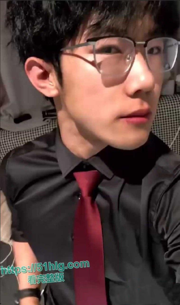 【辽宁】抖音人气网红【友哥】墨镜撸管视频外流 腹肌身材超吸睛 镜头前骚气实足，大屌让众多富婆疯狂-7