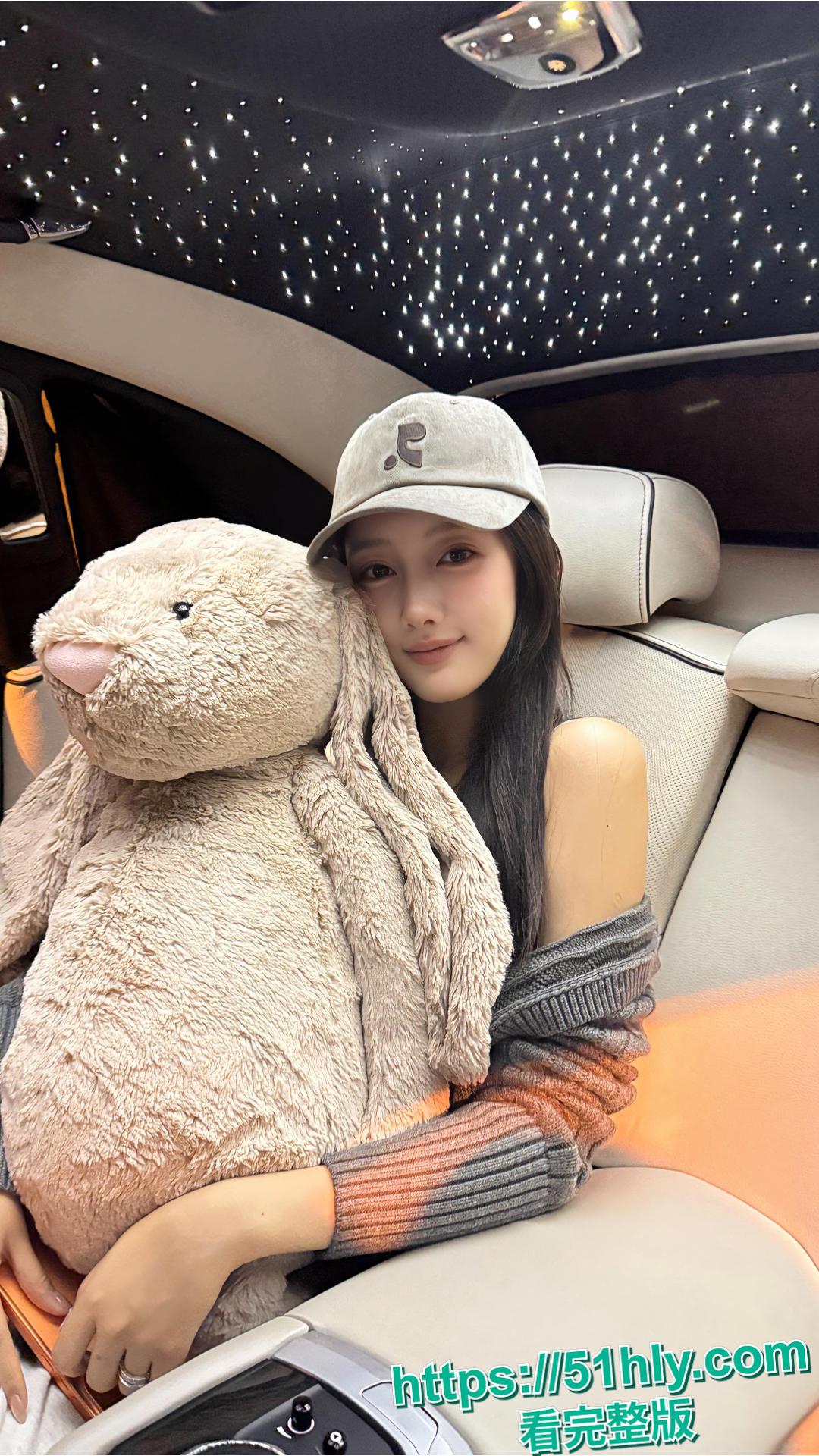 吴亦凡事件女主 都美竹 新恋情曝光 献身京圈50岁灰产大佬 三里屯酒店激情交欢 性爱视频流出!-9