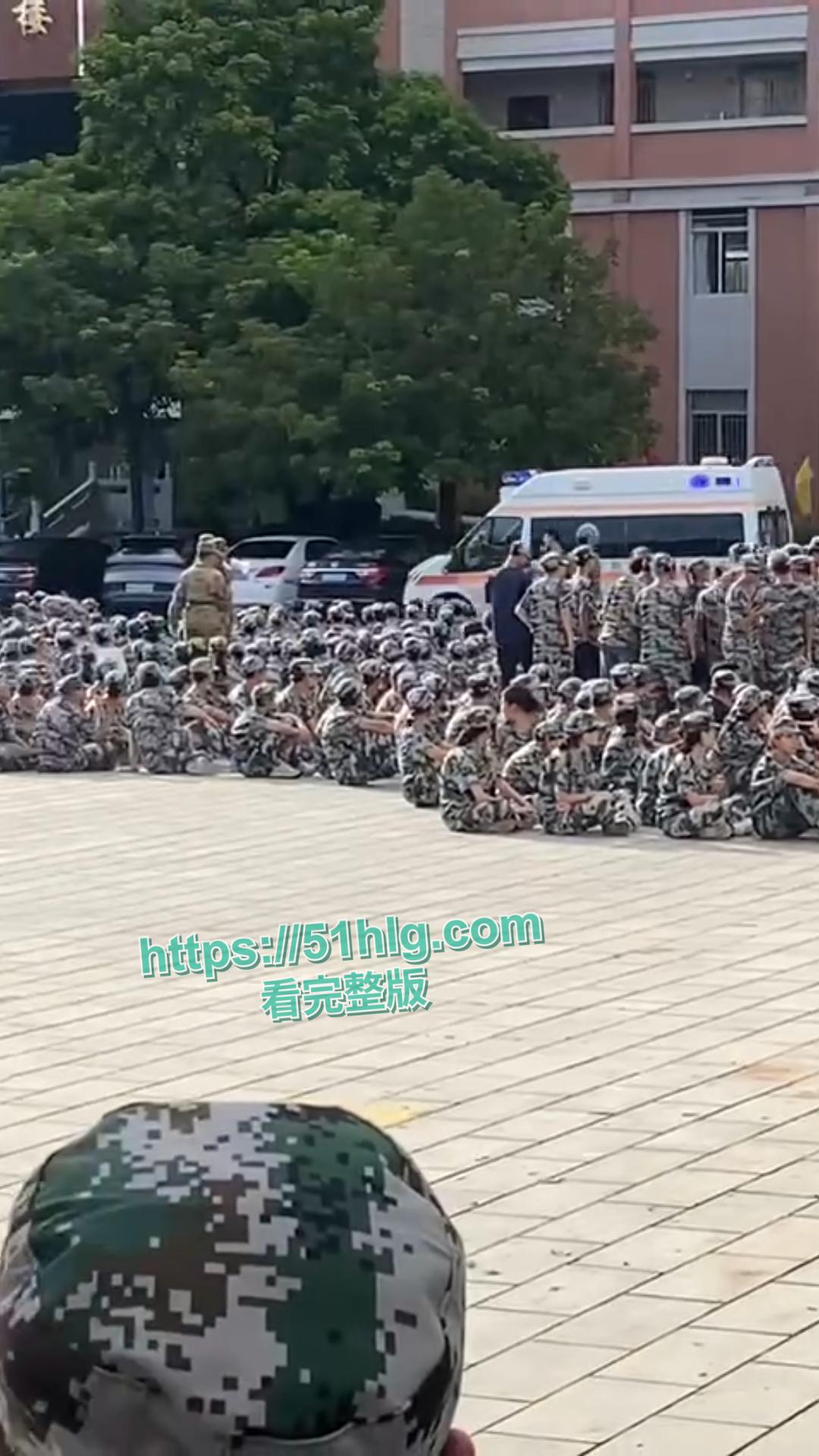 【茂名】交通高级技工学校军训惨剧,新生坠楼,校方止声,秘辛疑云。现场直击:宿舍禁回,校方何故封锁消息?-4