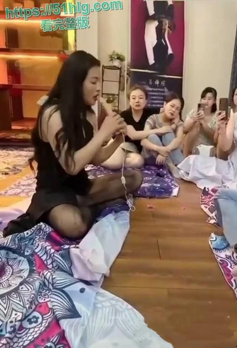 【江苏】名媛培训班内部教学视频流出！妖娆女老师现场演示口交技术，吸舔啯吞全是干货，离谱到家了-2