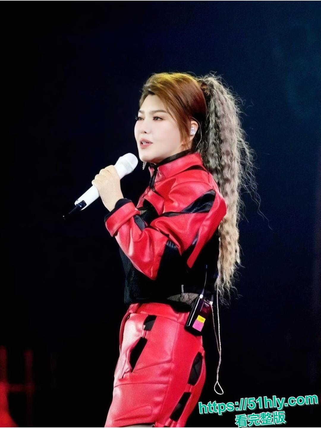 民族歌手乌兰图雅不雅视频曝光 包养团队贝斯手已婚家暴男郝梓杰-4