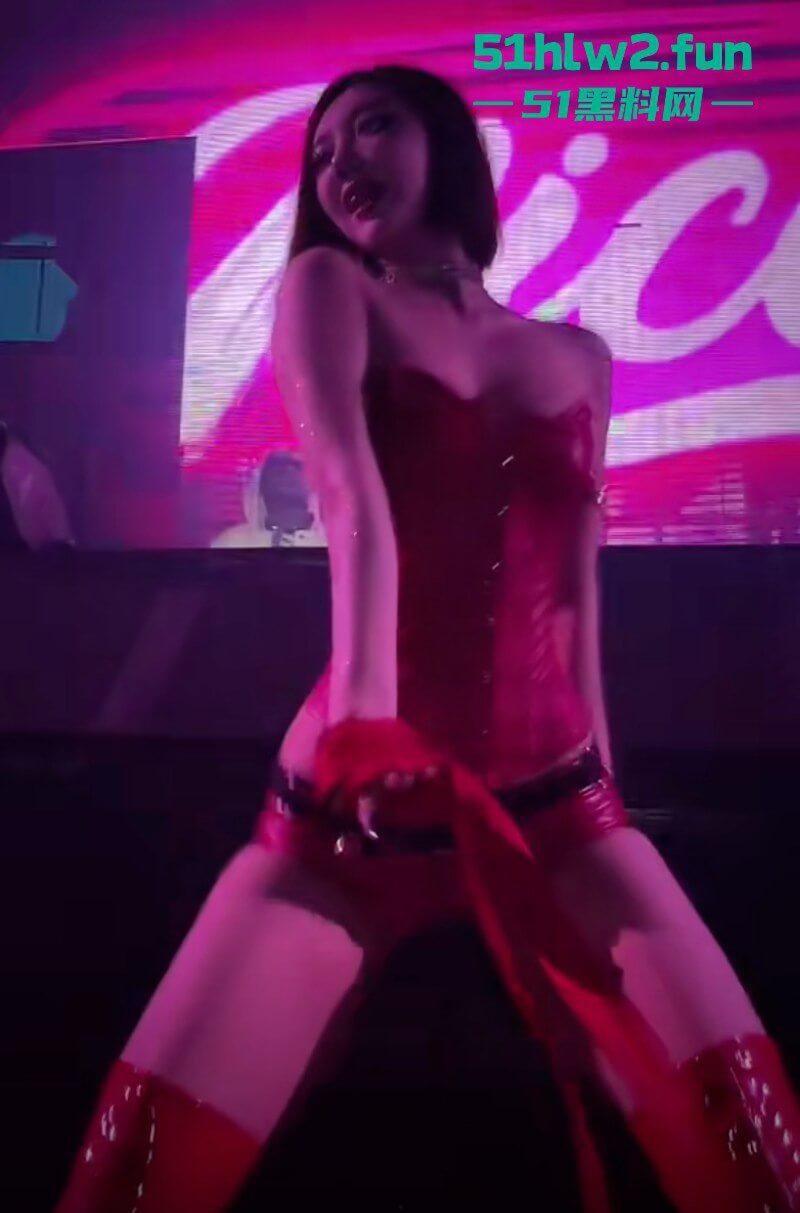 抖音280万粉网红【DJNico爱跳舞】被金主性爆操内射视频流出，衣服和脐钉只能说一模一样实锤无疑！-4