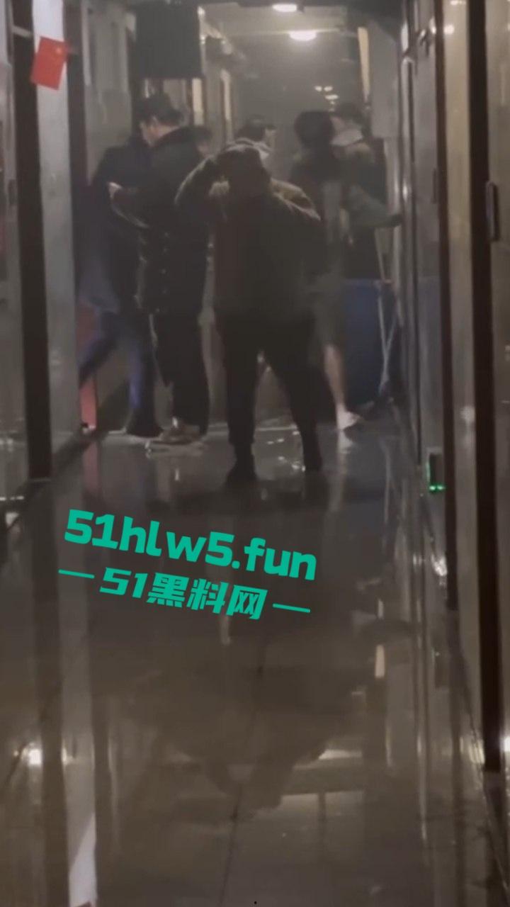 合肥工业大学,研二变态男网购硅胶女友宿舍发泄,怕被室友发现在厕所焚烧结果酿成火灾全校皆知。-6