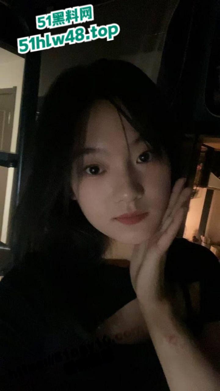 北京外国语大学【刘薇】大一清纯学霸，颜值清纯身材才一流私下超反差，男友自拍性爱视频被流出。-4