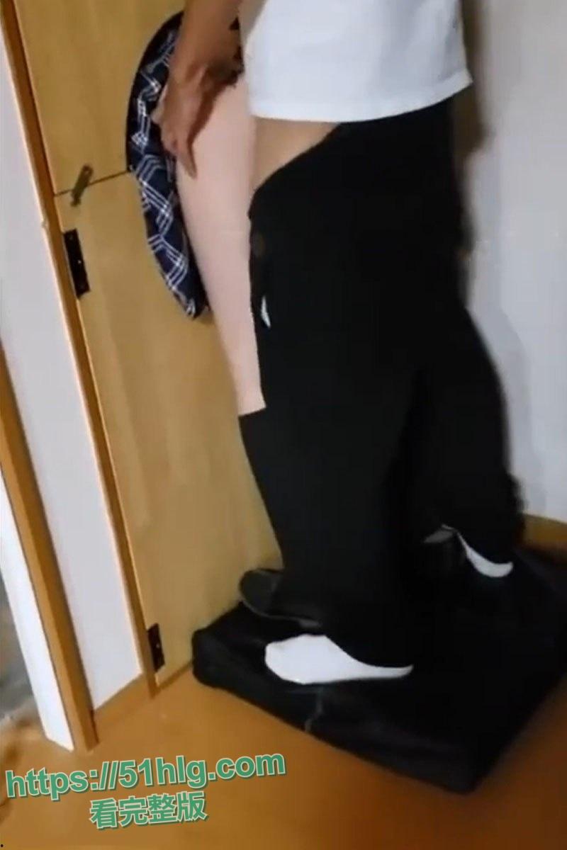 【台湾】公共便女宿舍视频流出，引发网络热议！激情美女身着JK短裙，翘臀让男生们排队发泄欲望，爽翻天-5