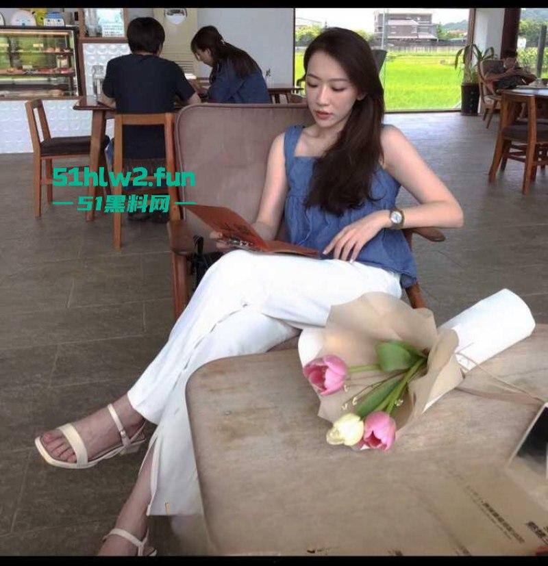 公司美女同事的私密被曝光，极品妹子给公司领导献媚，拍下自己的裸体视频流出！-5