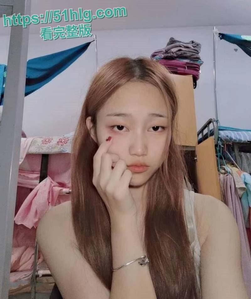 【四川】清纯厂妹的狂野转行，沦为男人的极品泄欲炮架！床技狂野，露脸口交风骚程度堪比资深骚鸡-1