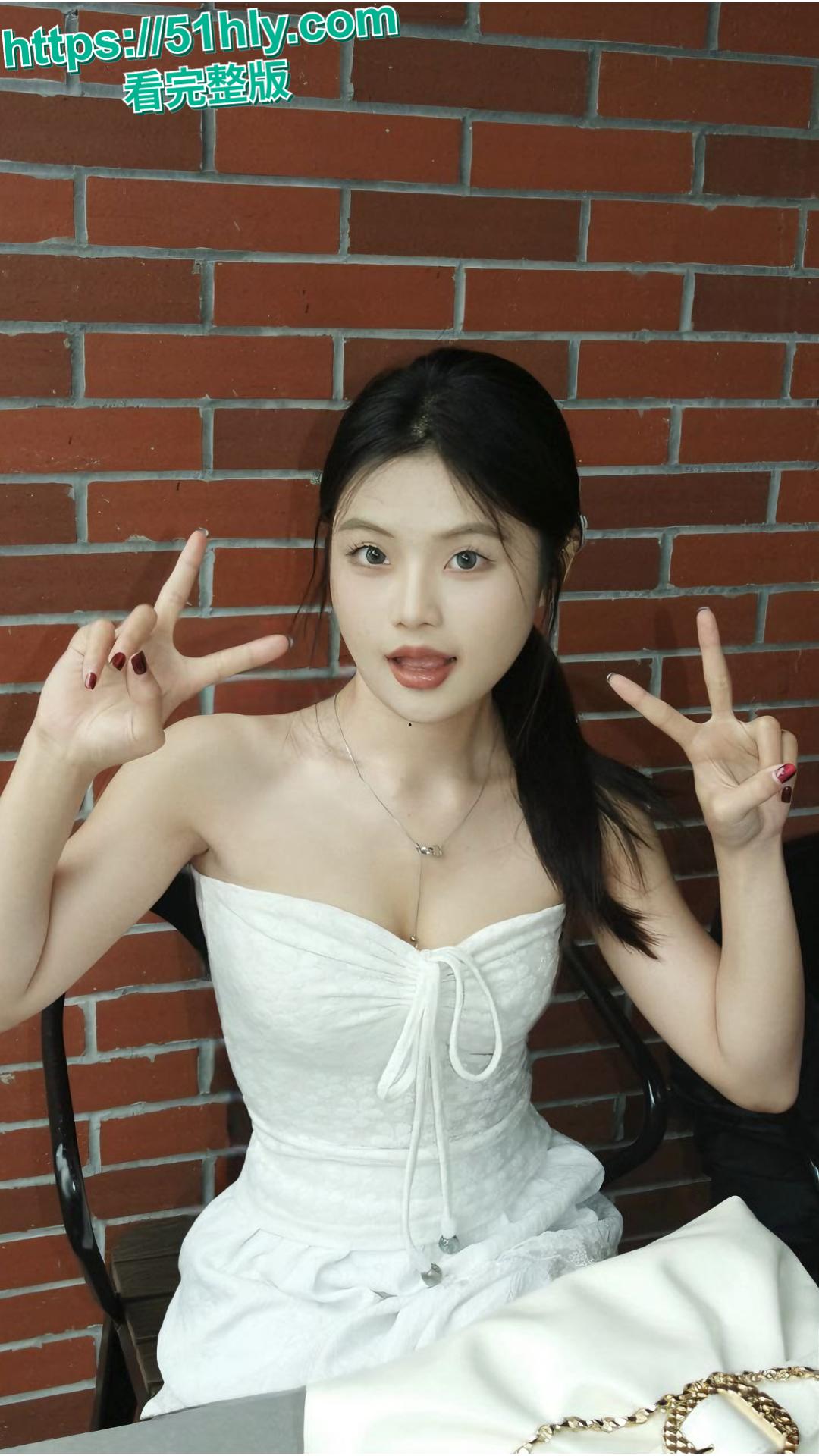 海南海口酒吧捞女 廖菲菲 钓凯子被金主灌趴到回家里翘臀被后入,被操成变肉便器一夜干烂-4