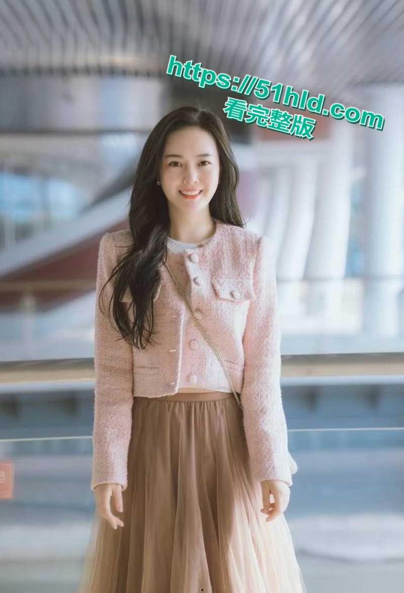 商界女神【徐晓佳】不雅视频流出，富豪裸聊玩自慰全程露脸，裸浴掰穴妥妥的商界海后！-1