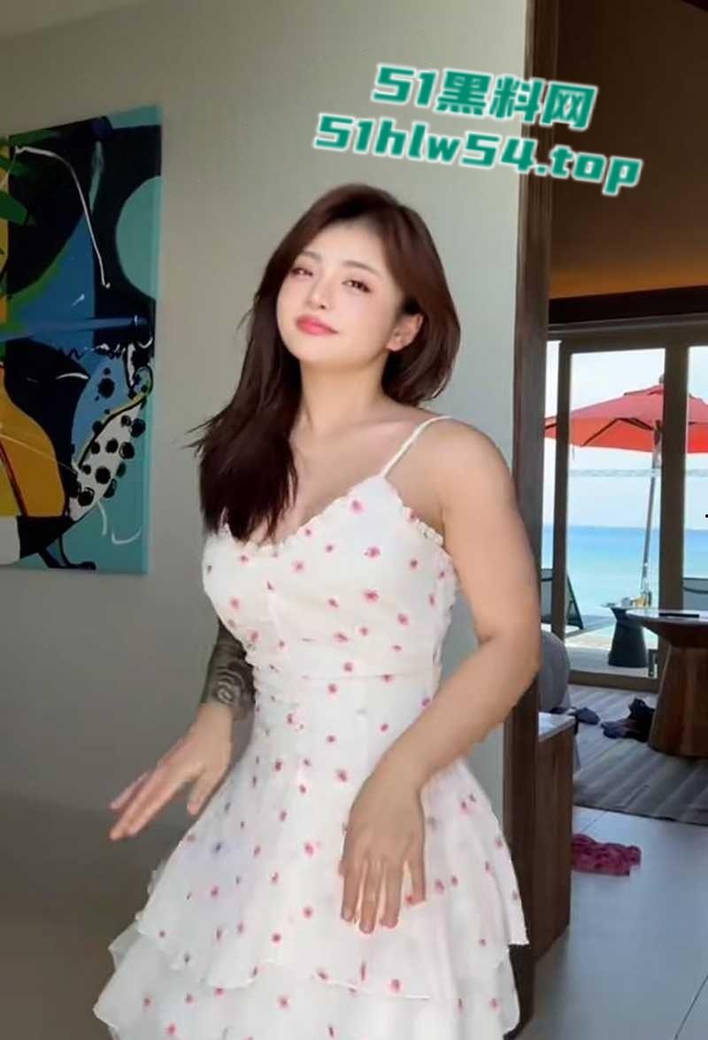 雪梨枪4P门女主惊现,抖音美女网红【海胆的越野车】不雅视频流出,金主约炮玩3P被网友扒出真实身份!-4