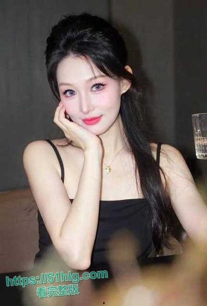 真人示范给女友剃私处阴毛，托尼老师手法娴熟，阴毛落下嫩穴光滑诱人，堪称教科书级示范-1