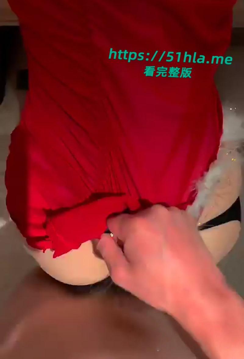 北京气质美女【刘媛媛】为钱甘当小三,露脸口交反差淫骚穿开档黑丝被金主爆操!-5