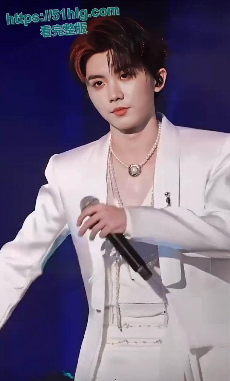 全民震撼，狂热女粉的梦想成真！时代少年团【马嘉祺】竟与狂热女粉激情做爱做补偿，引爆网络热议！-4