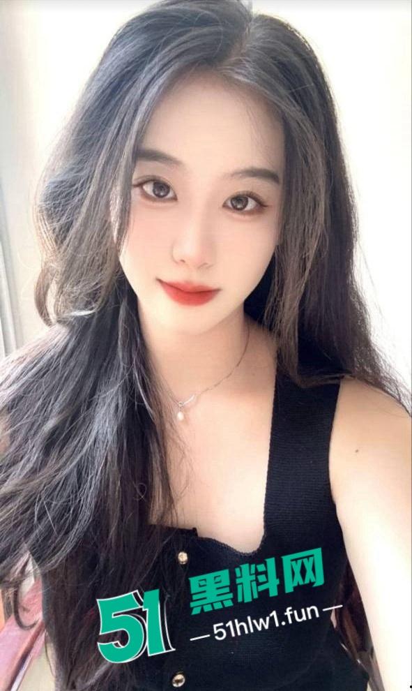 你幻想中的律政佳人，极品颜值身材的实习律师在职场中也是母狗般存在大尺度私拍视频照片流出。-4