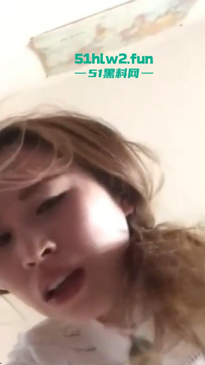 一根黑屌睡了100多个孩子妈，广州天河区贵族幼儿园黑人外教多段操白逼视频外网曝光。-6