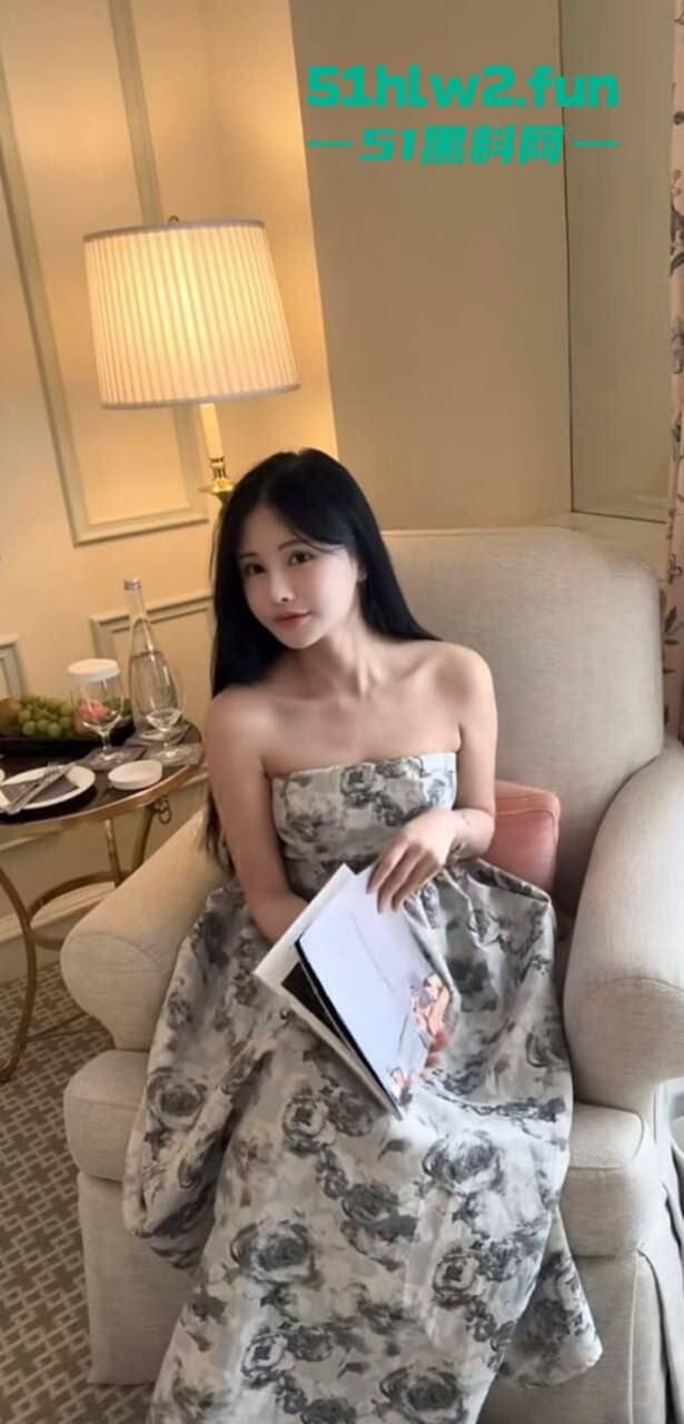 小红书【Chanel】95后UCR女网红竟是外围上岸！天价卖逼费高达5W美金，这逼是镶金边了吗？-11