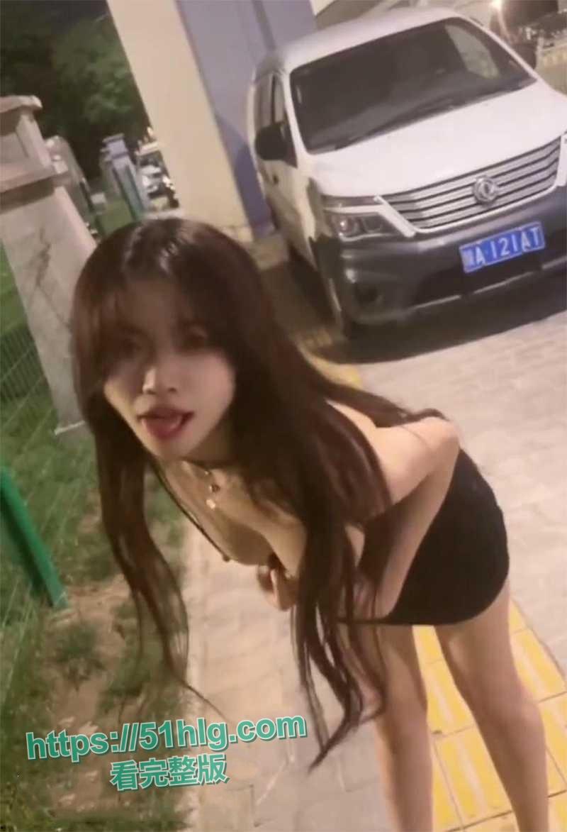 【陕西】美女【乐乐】全裸街头漫步！美乳、翘臀，无毛小穴，躲避路人的惊险刺激感，堪称视觉盛宴-5