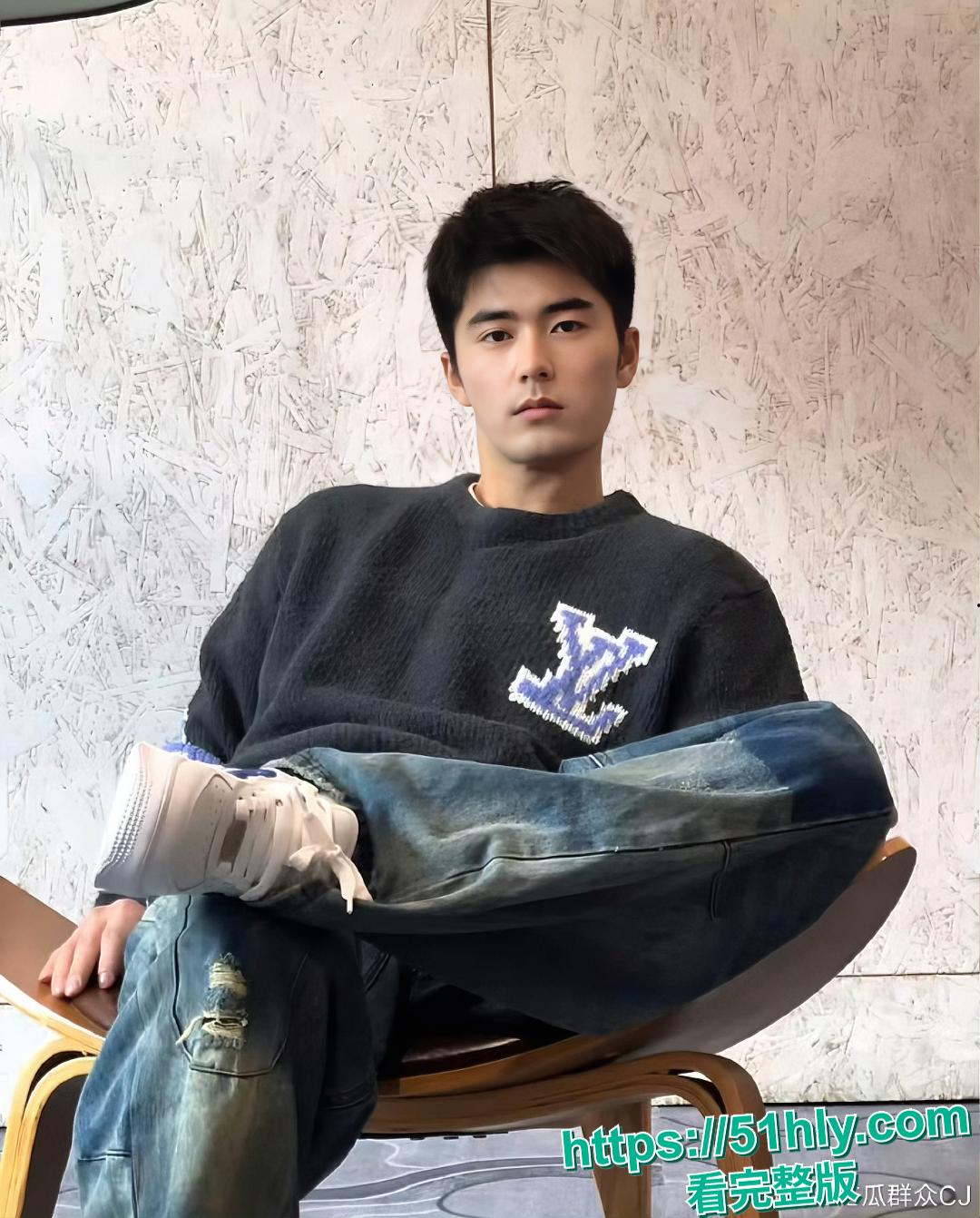 新晋小鲜肉男星 刘奕畅 黑料曝光 强迫妹子陪酒遭拒后 竟多人轮番对其围殴 被网友报复扒出约炮视频！-5