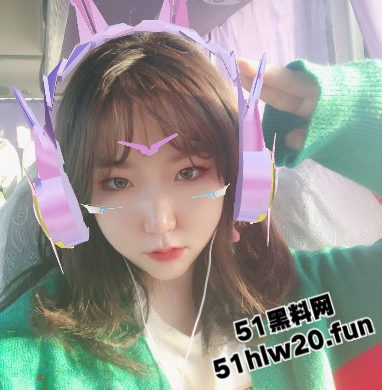 福建厦门大学【何玥桐】文艺范反差婊，美乳白嫩硕大被网恋对象把裸照视频发网上炫耀曝光。-6