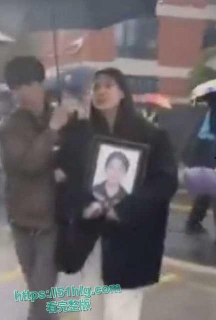 【上海】康城学校【傅晨馨】被冤枉作弊！老师各种羞辱让其崩溃跳楼身亡，父母讨要说法被拒之门外，无良老师逍遥法外引发众怒-1