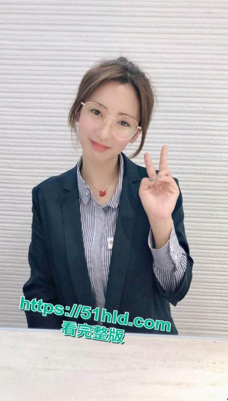 商场销售员【球球】职场潜规则偷情视频曝光，异地恋寂寞难耐被领导暴力抽插，打屁股视觉冲击拉满！-5