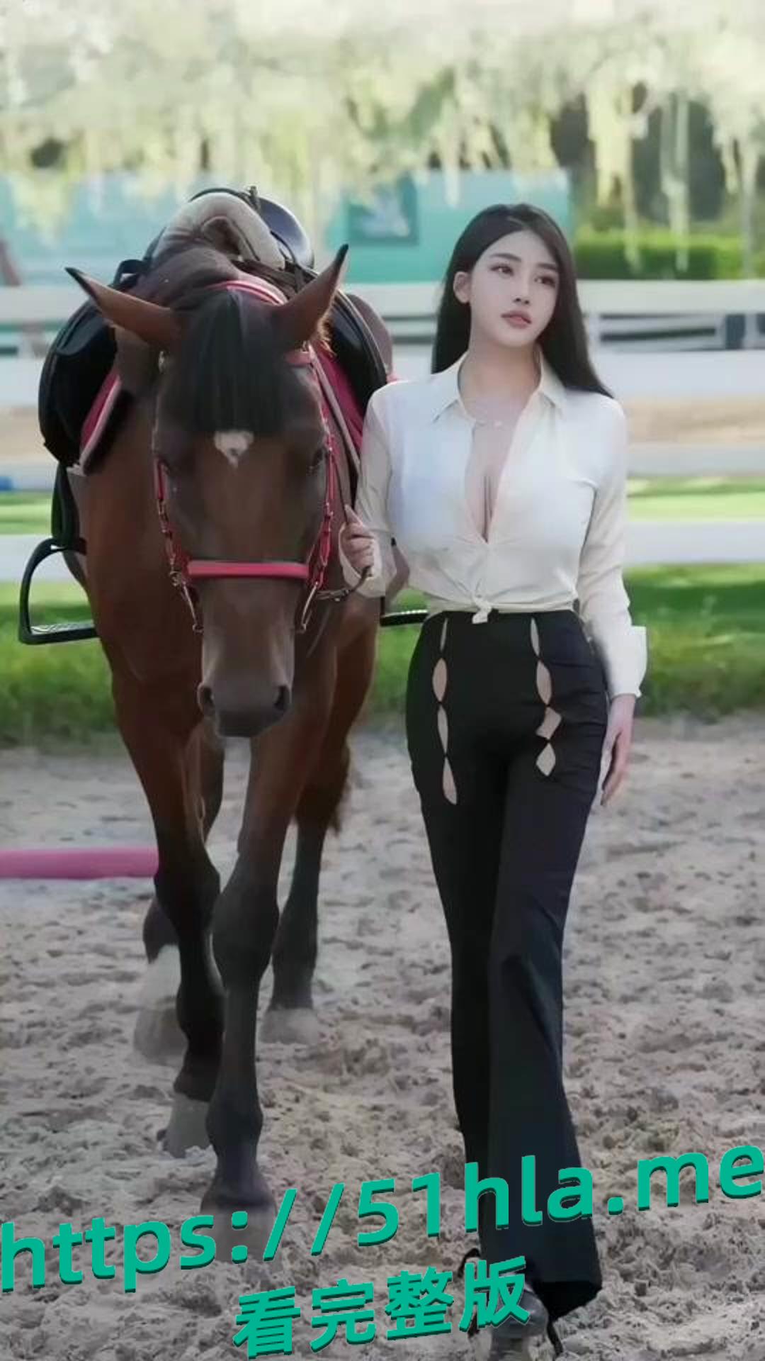 秀人网巨乳模特 王雅姗 黑丝美腿身材超棒 揉逼掰逼自慰棒插逼特写 骚话连篇跪地狗爬求爸爸操！-4