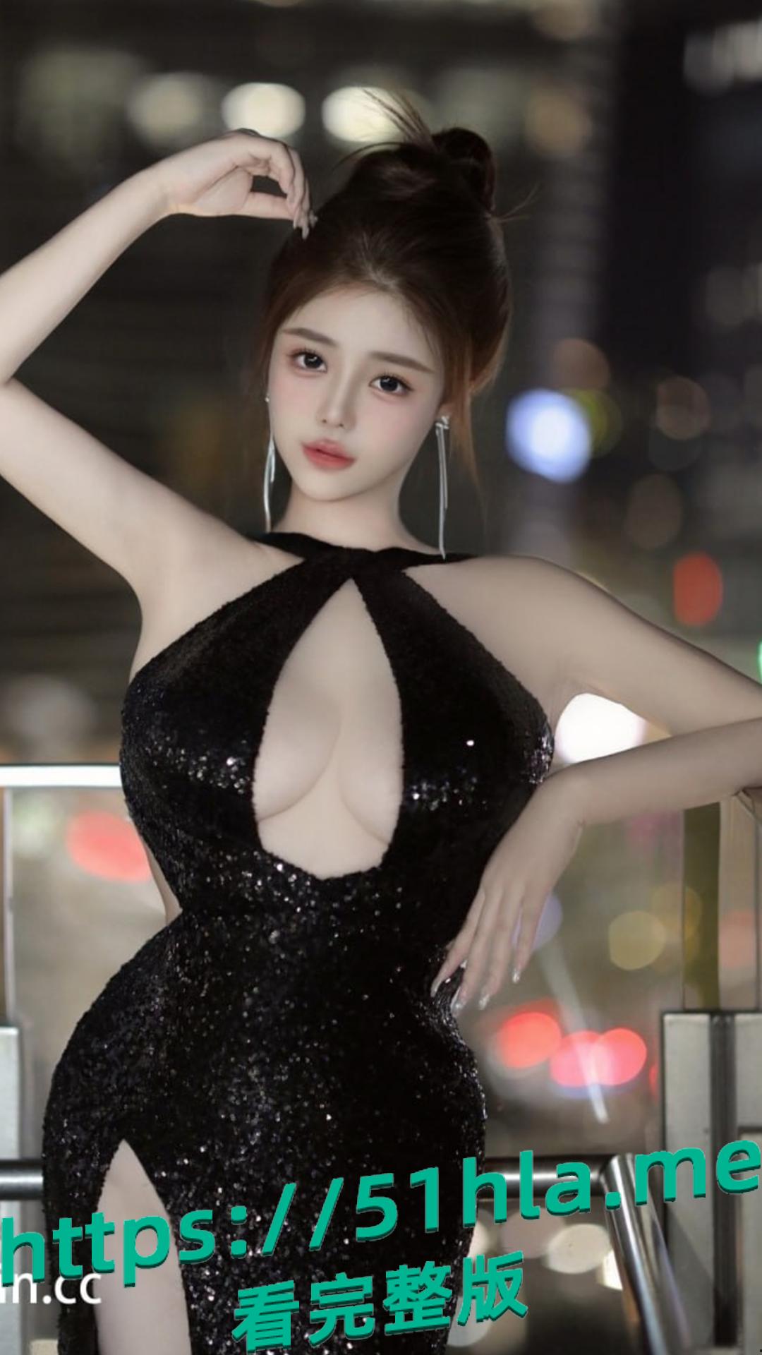 秀人网巨乳模特 王雅姗 黑丝美腿身材超棒 揉逼掰逼自慰棒插逼特写 骚话连篇跪地狗爬求爸爸操！-5