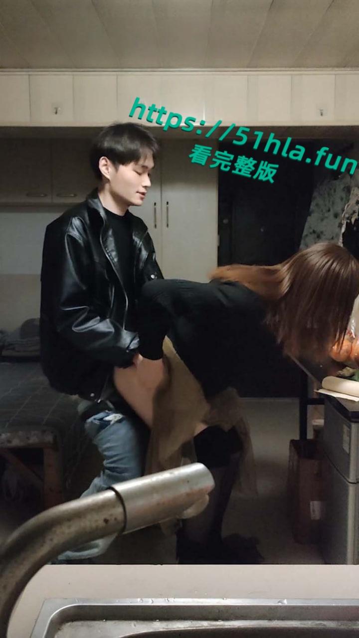 南京伪娘阿红事件,最耀眼的男嘉宾皮衣哥,闪亮登场,清纯气息帅男也拜倒在红姐石榴裙下!-4