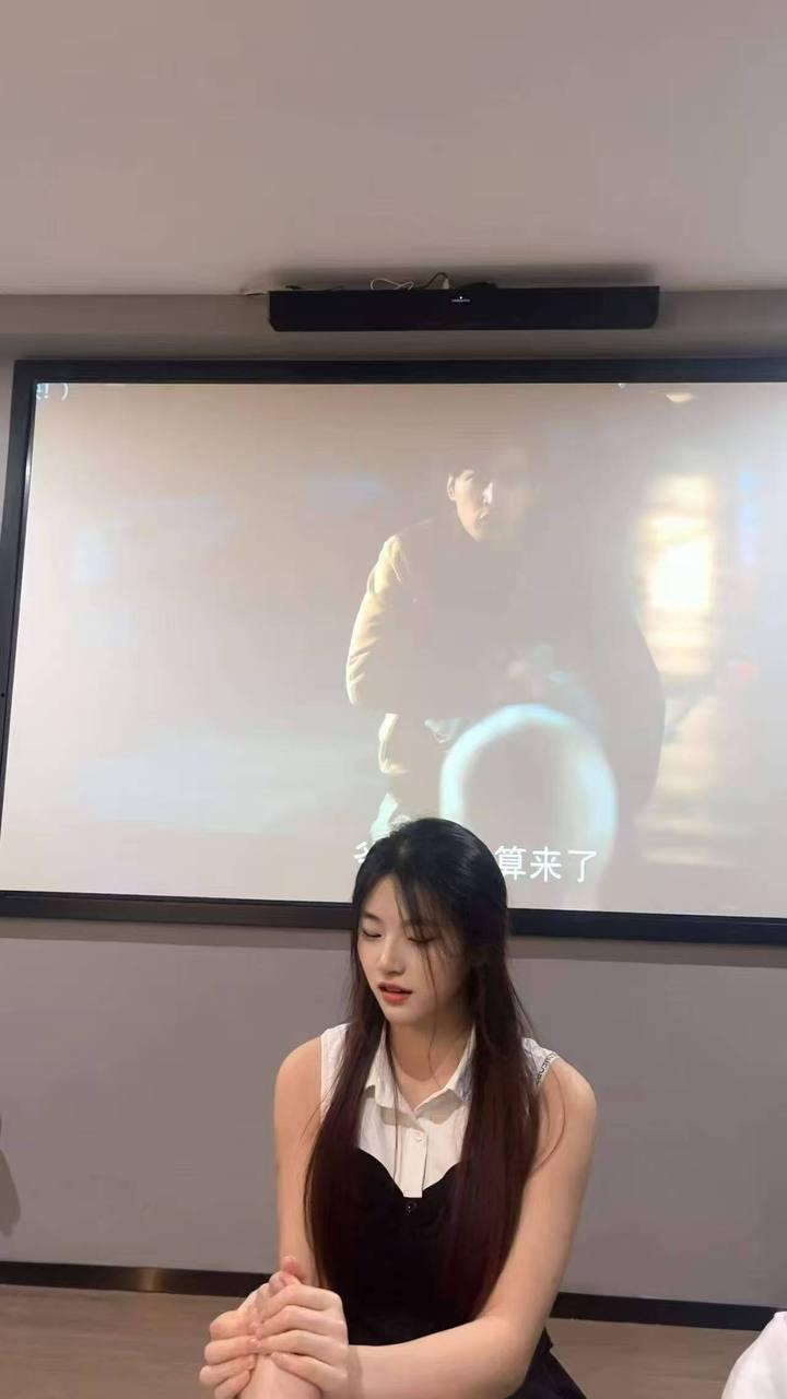 苏州逸净城28号女技师火遍全网 被金主钞能力包养 酒店干炮视频流出 明星脸庞化身吃屌狂魔 粉红嫩穴被金主爆操内射-1