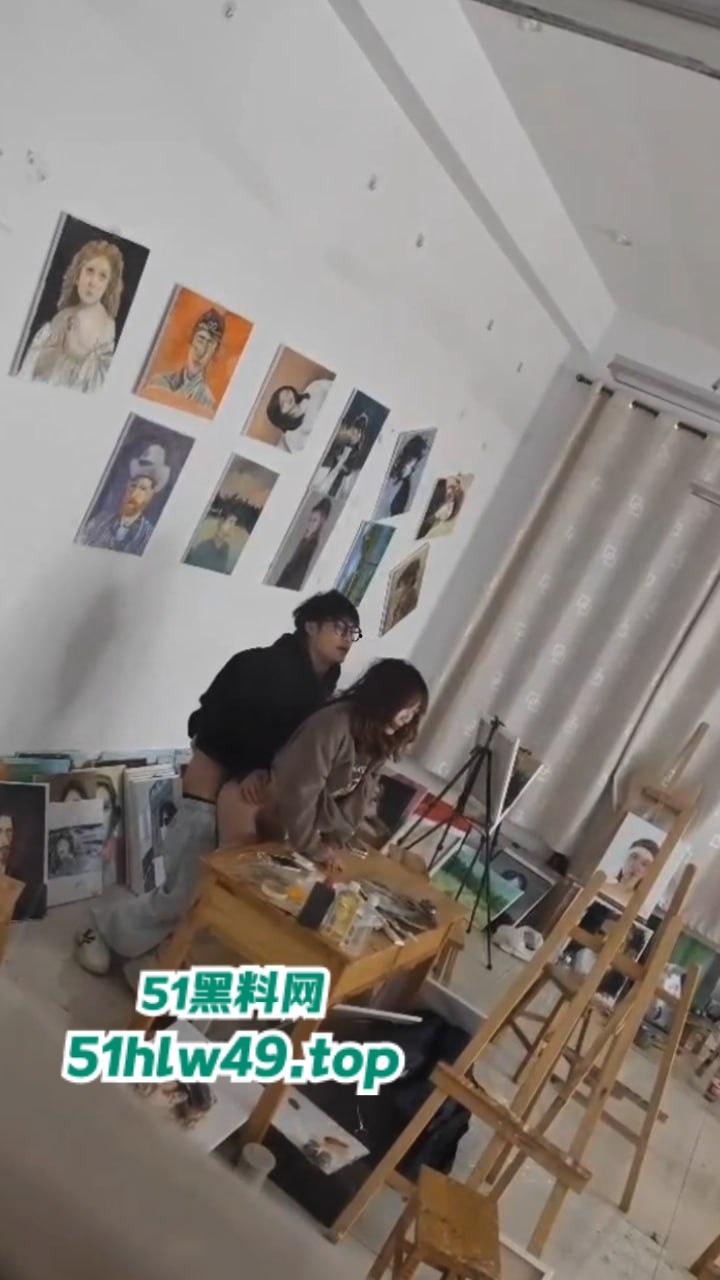 烟台画室后入热瓜，烟台科技职业学院画室两学生激情做爱，至尊宝战神疯狂输出，后入撞击翘臀火爆全网！-4