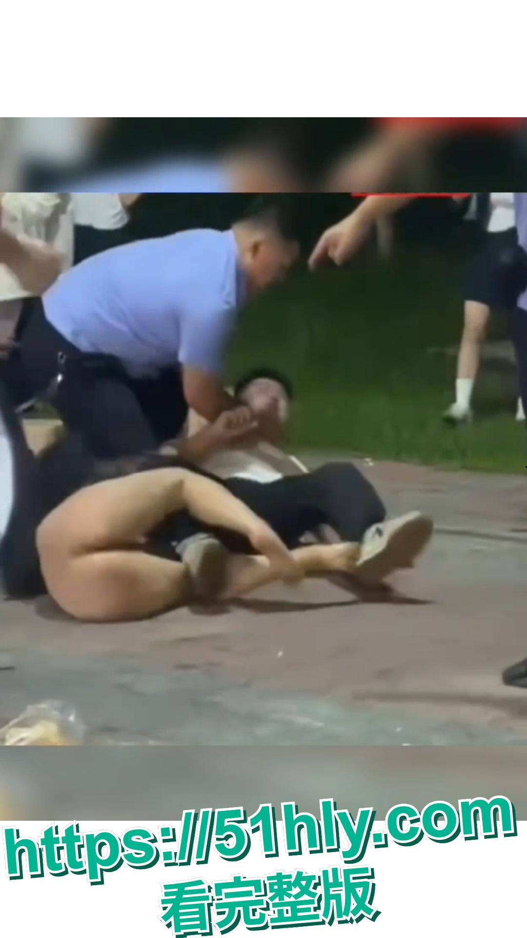 一夜之间,安徽合肥某夜市炸锅了!“裸体女侠”怒砸大排档。-8