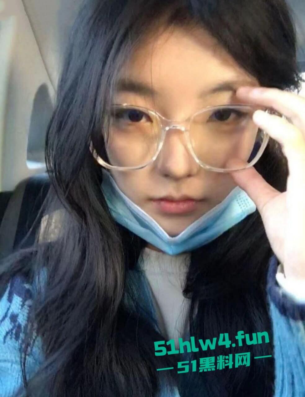 极品邻家学生嫩妹表面甜美乖乖女，私下却是渴望大屌的骚逼，穿白色丝袜足交勾引激情啪啪。-7