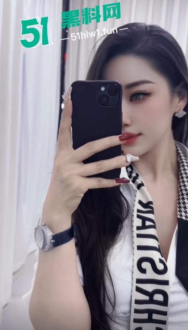 高跟连衣裙名媛【C姨】被老头后入到哭 出气入气全是浪，后入呻吟让人想关音量但舍不得！-6