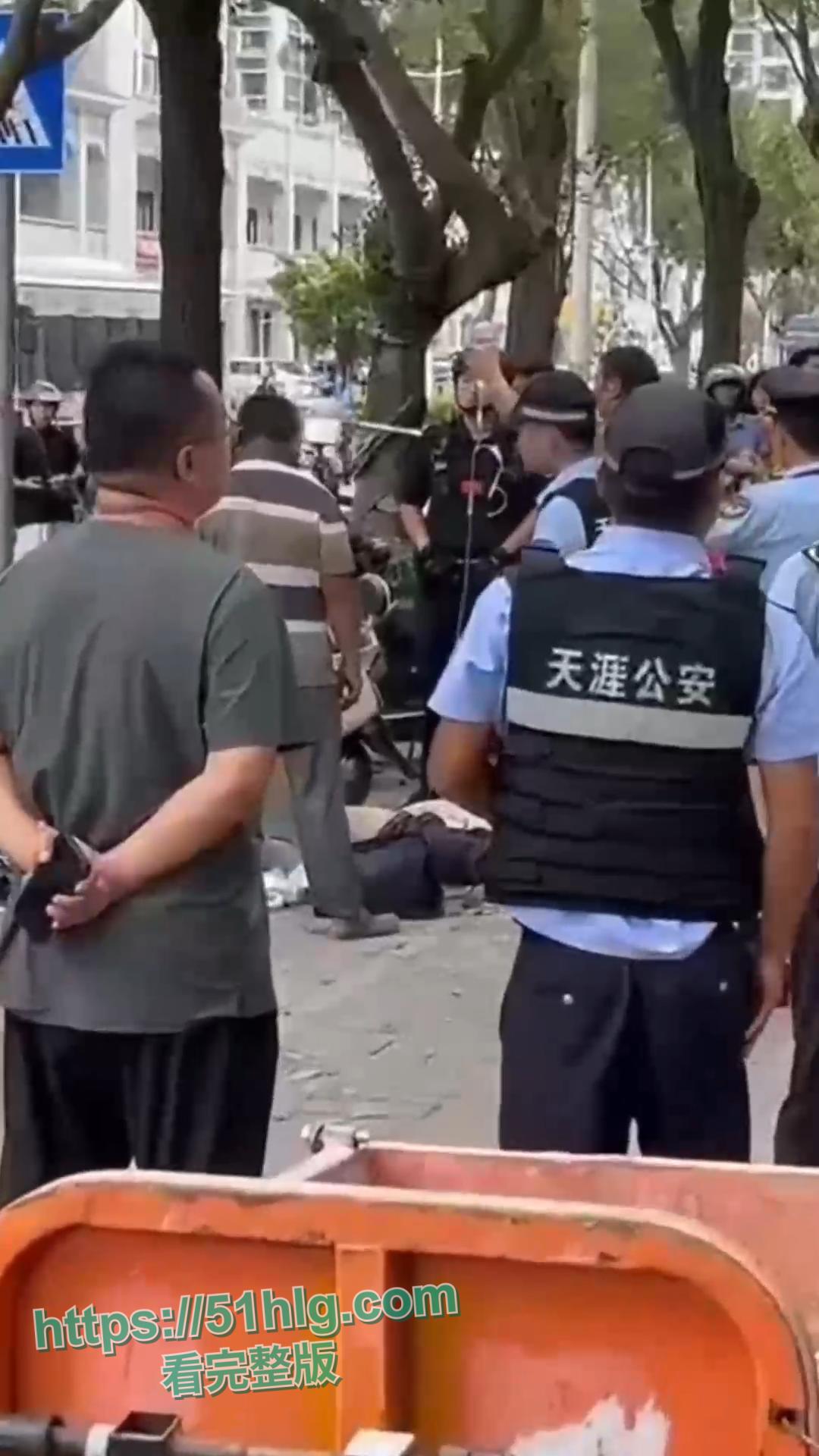 悲剧！【三亚】酒店装修工程事故酿成惨案！外卖员惨遭高空坠物夺命，现场血肉模糊十分恐怖！-4