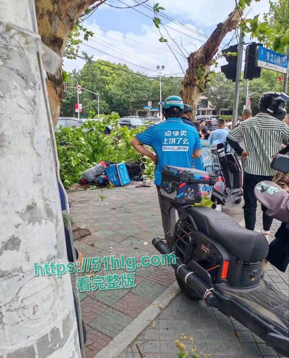 悲剧！【三亚】酒店装修工程事故酿成惨案！外卖员惨遭高空坠物夺命，现场血肉模糊十分恐怖！-7