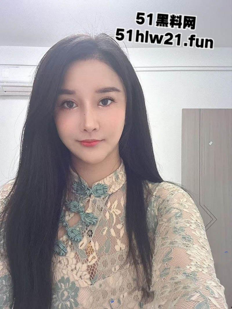 上海反差人妻【叶沐晓】高颜值性感反差骚妇，背着老公偷情出轨彻底堕落成炮友的极品母狗！-6