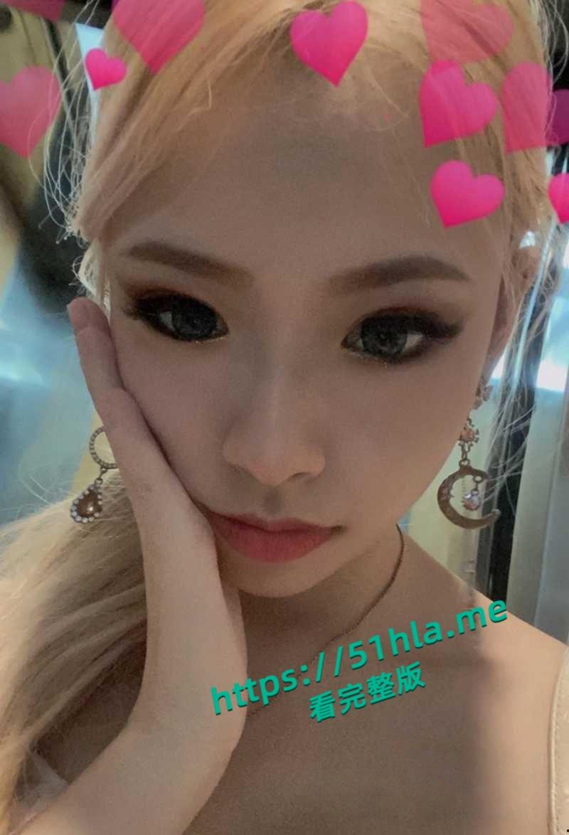 高颜值coser与前男友性爱视频曝光,吊带黑丝深喉舔屌,媚眼如丝表情超骚,撅着翘臀被无套后入!-8