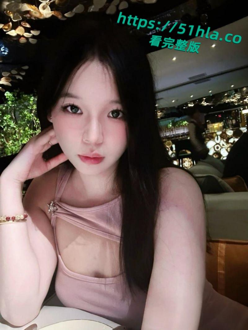 抖音网红学生妹【李祚瑶】私下裸聊，巨乳身材与金主网调，接受各种挑逗指令揉奶到自慰淫靡不堪！-1