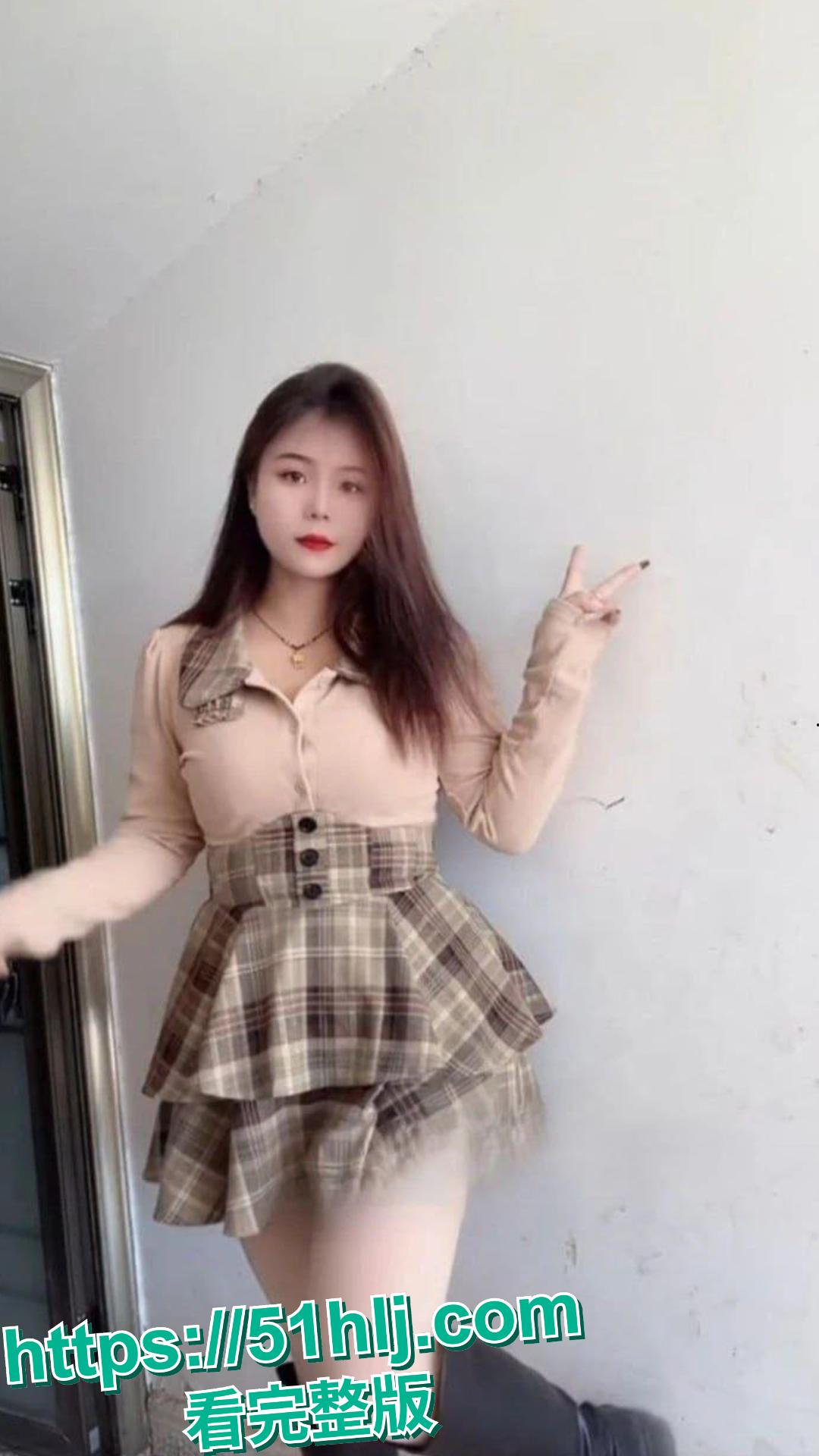 快手擦边网红 小婊妹 露骨收费福利曝光 300元欣赏自慰秀 2000元线下约会干炮激情一夜-3