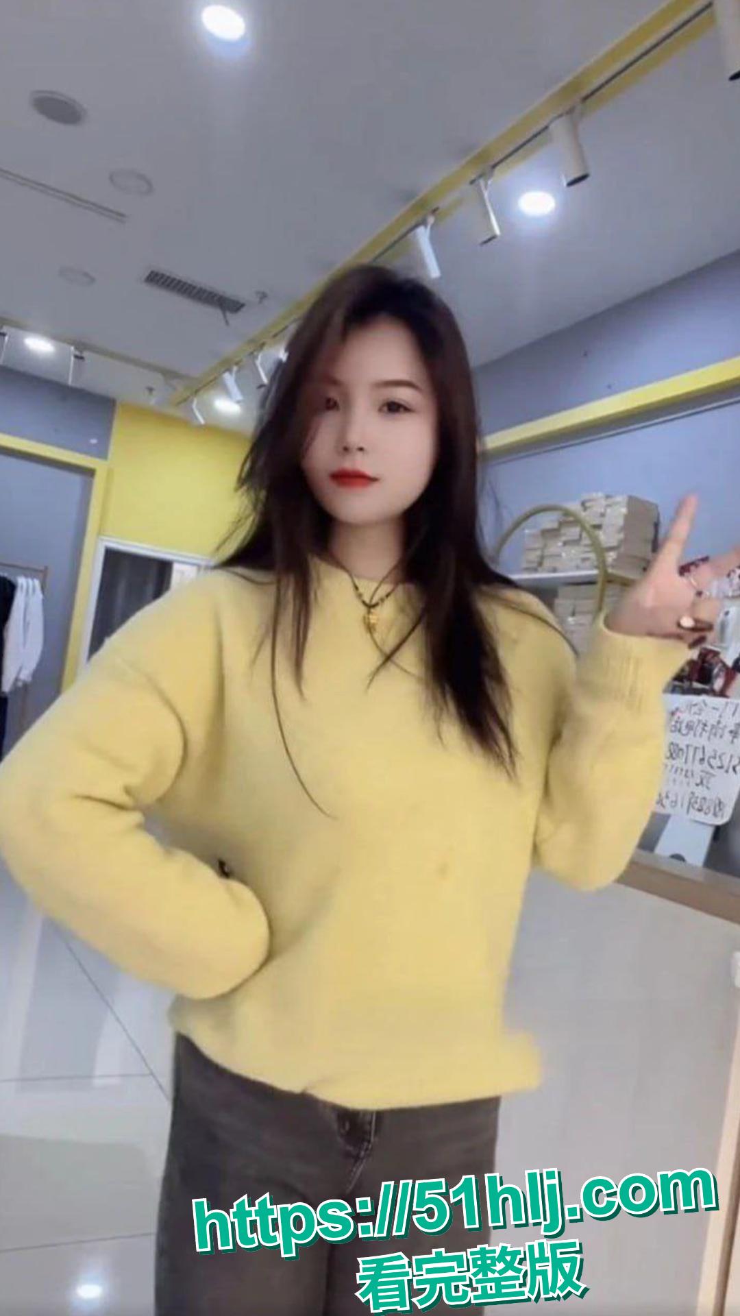 快手擦边网红 小婊妹 露骨收费福利曝光 300元欣赏自慰秀 2000元线下约会干炮激情一夜-5