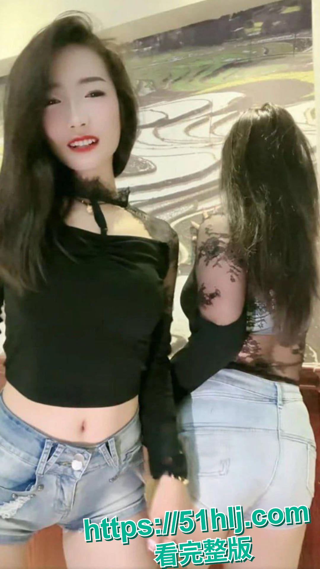 快手擦边网红 小婊妹 露骨收费福利曝光 300元欣赏自慰秀 2000元线下约会干炮激情一夜-6