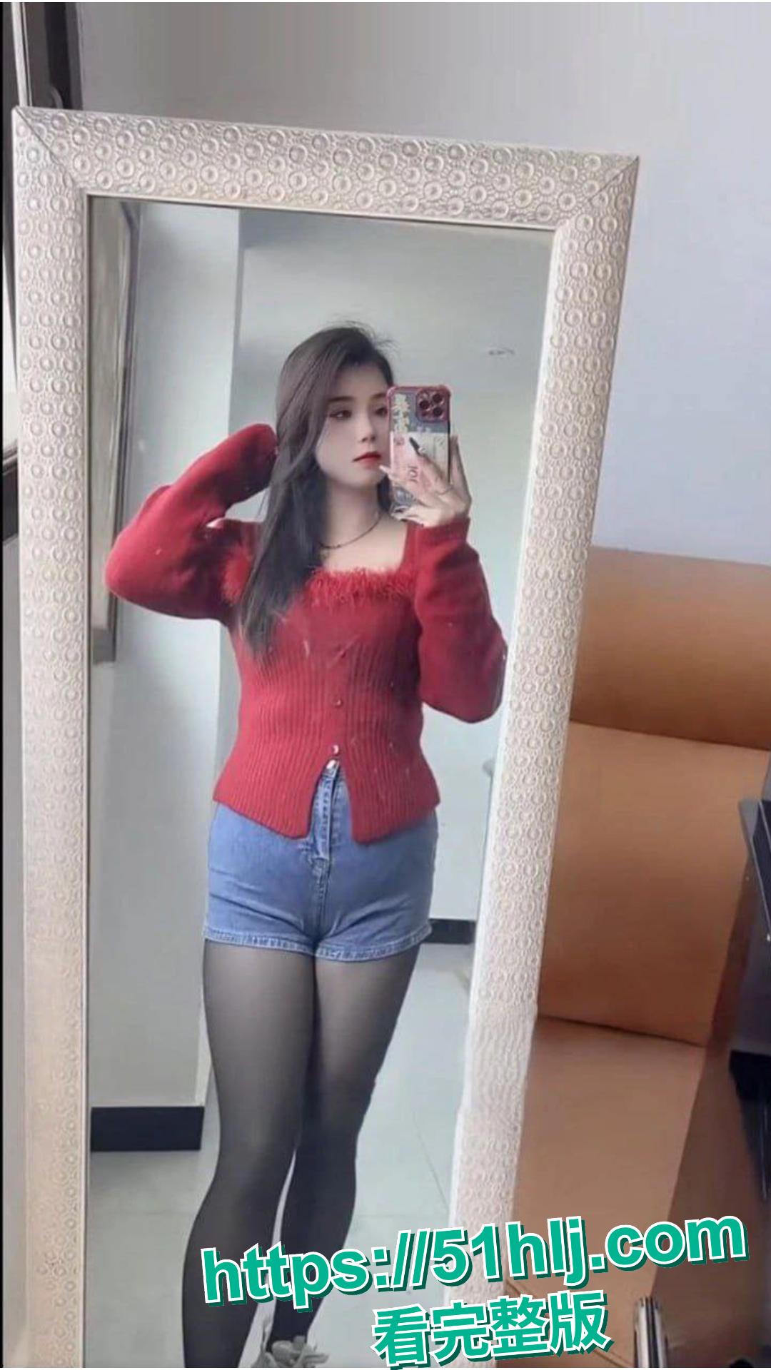 快手擦边网红 小婊妹 露骨收费福利曝光 300元欣赏自慰秀 2000元线下约会干炮激情一夜-7