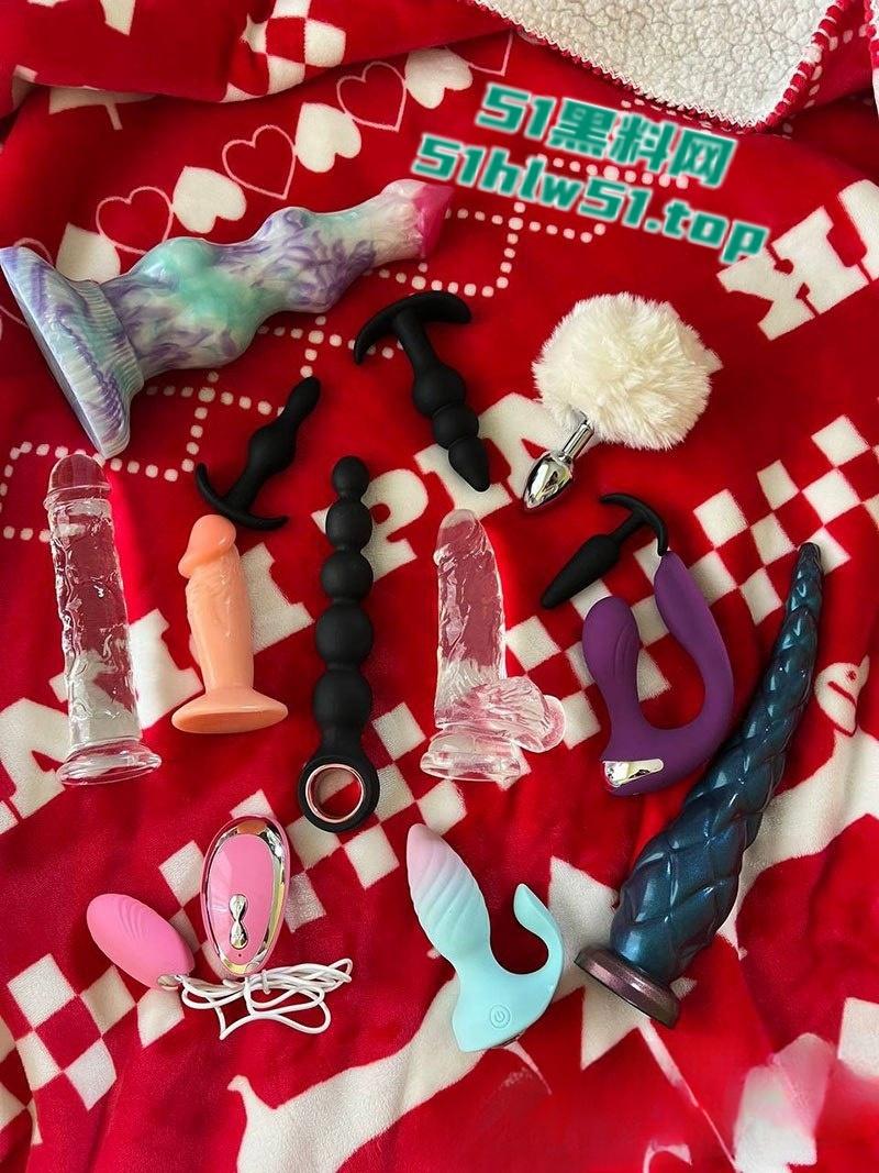 欧区媚外骚婊留学生【宋诗扬】长期当狗m，各种私下约炮大屌喜欢被虐吞精饮尿视频流出。-4