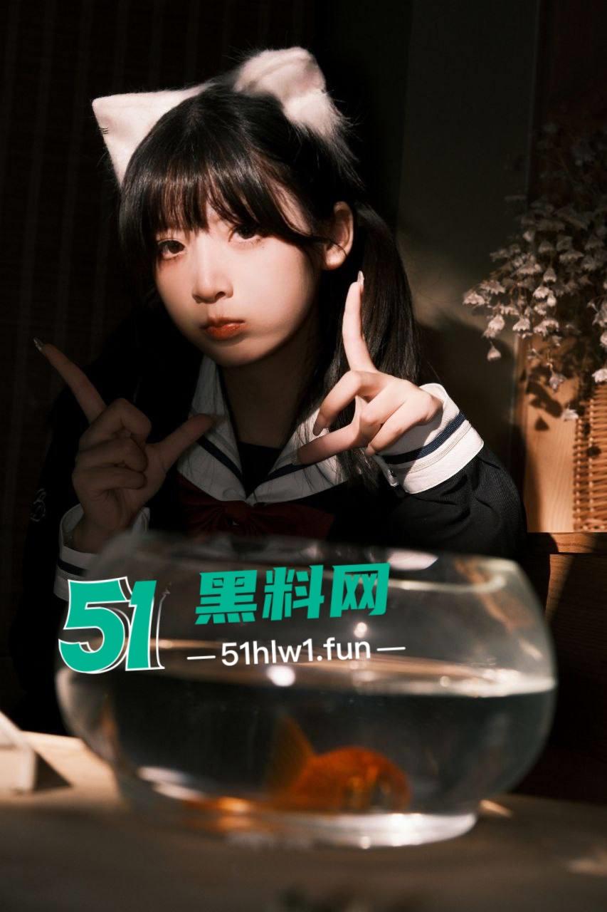 推特萝莉福利姬【星野柒免】清纯颜值肥臀母狗，穿可爱制服私拍白虎嫩逼手揉酥胸全露私拍视图流出-9