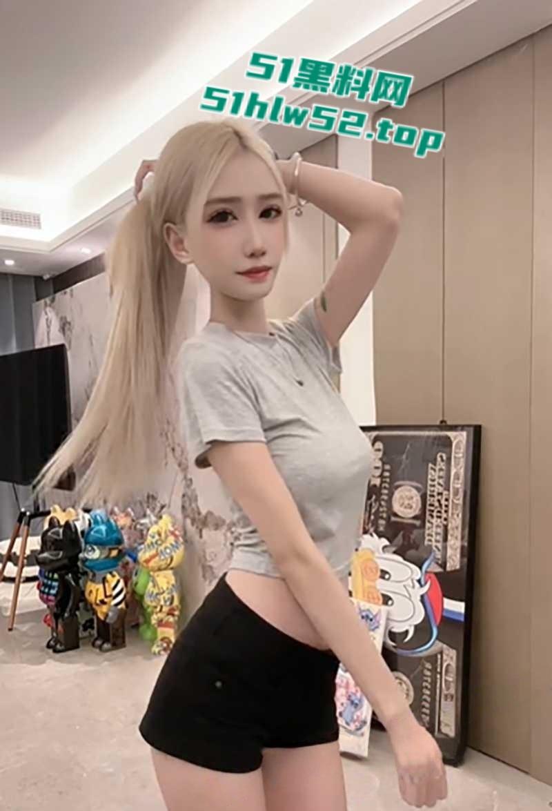 快手最骚女师徒性爱视频流出，徒弟【婷婷子】露脸口交淫骚裸舞，师傅【丝爷】酒店群交4P轮插被曝光！-9