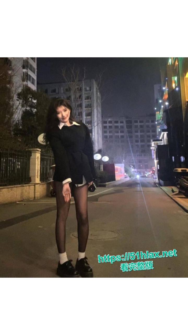 天津美院小网红不雅视频曝光 被同学发现兼职外围 信息实锤已休学 三洞已被开发 口活技术一流-3